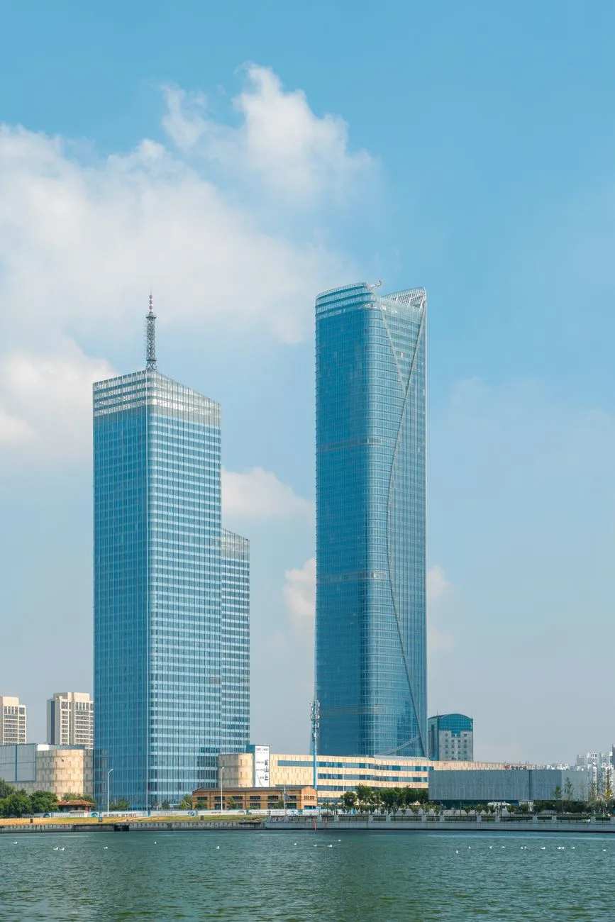 2025年电子班牌技术升级趋势与智慧校园应用场景分析