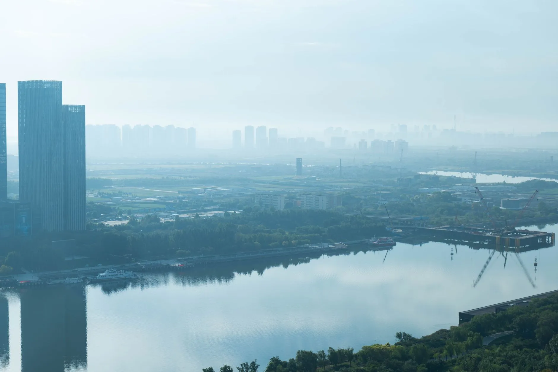 2025年校园访客机技术规范更新及设备选型指南封面图