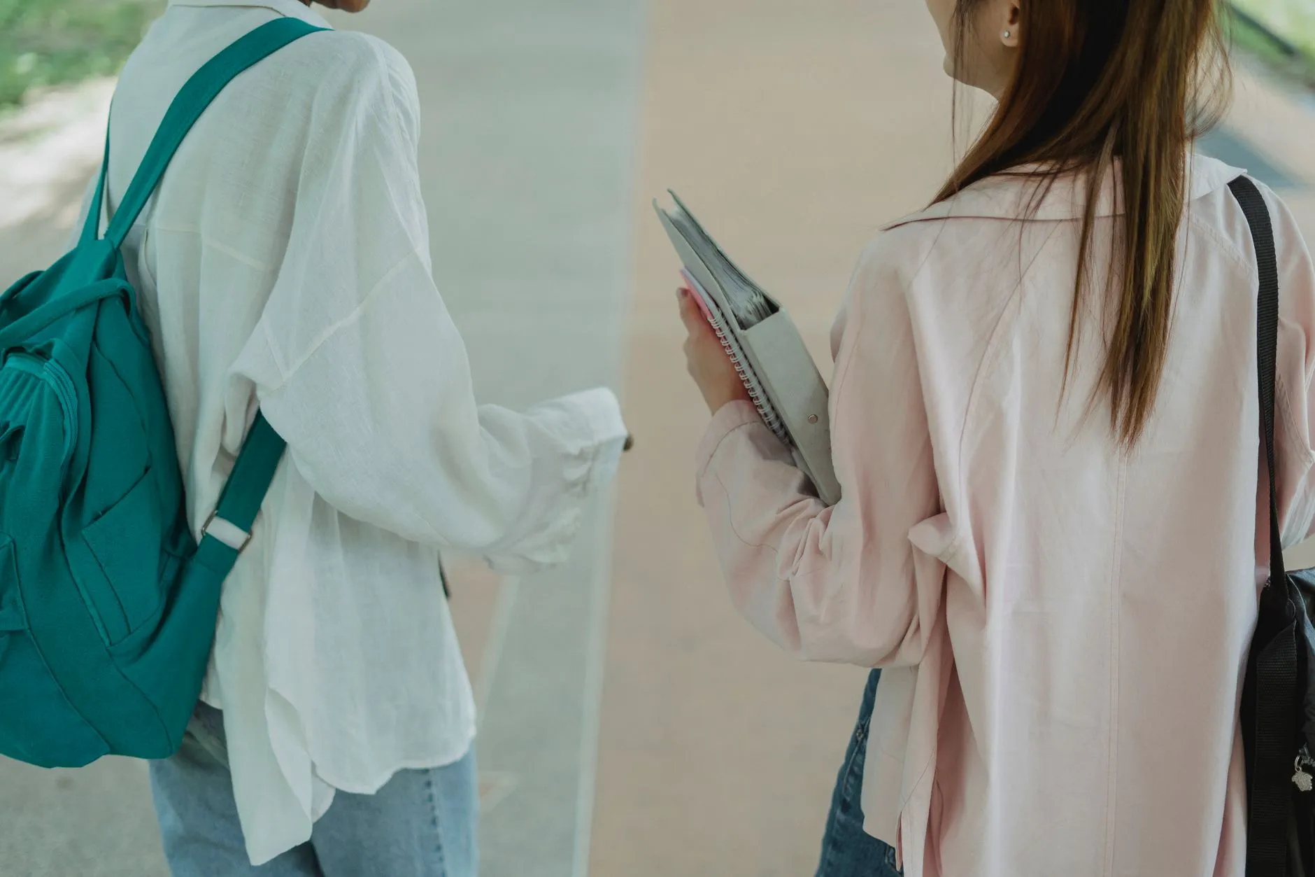 电子班牌与校园门禁系统集成方案：智慧校园建设的关键路径封面图