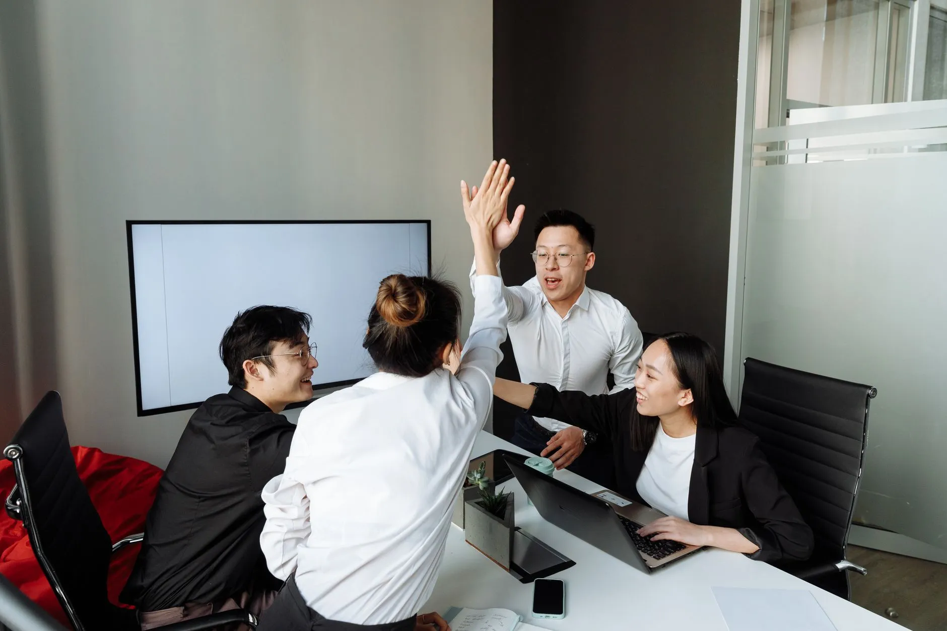 校园访客机与闸机选型指南：自贡零度网络科技产品对比